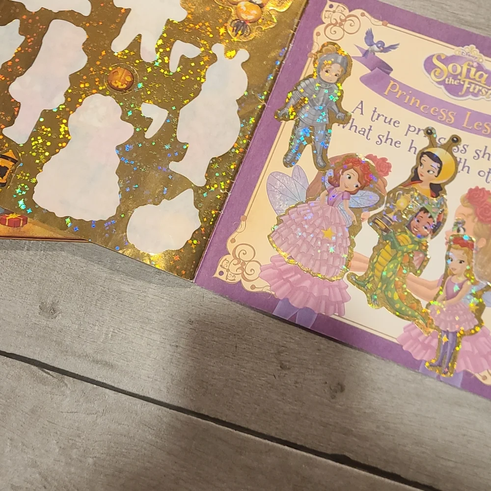 🐣 Sophia the First holiday book bundle 🧋 💫 🎠 🌸 🍀 ✨️☃️🦋🍍🐠🍬🍿🍕🐬